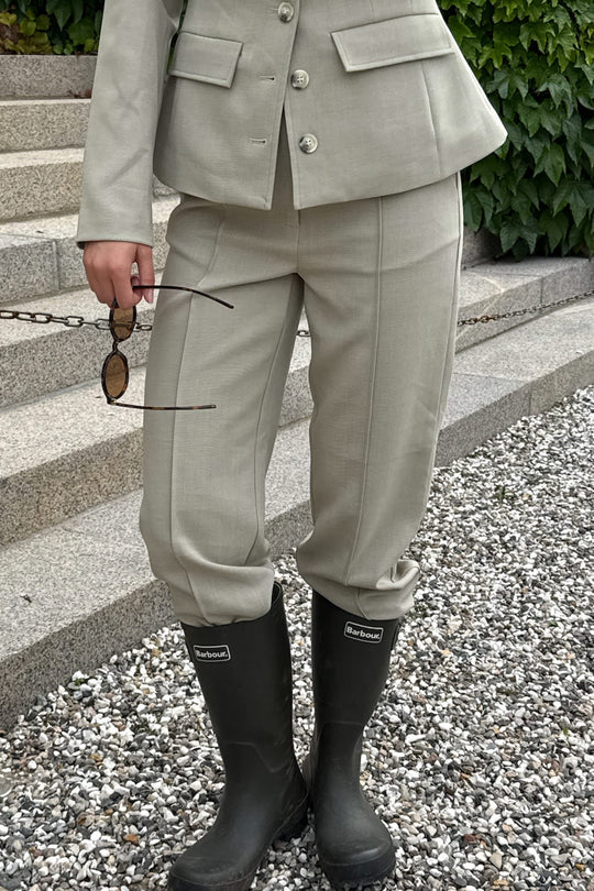 SignatureIC Bügelfaltenhose (Preorder del. week 35) - Staubiges Beige