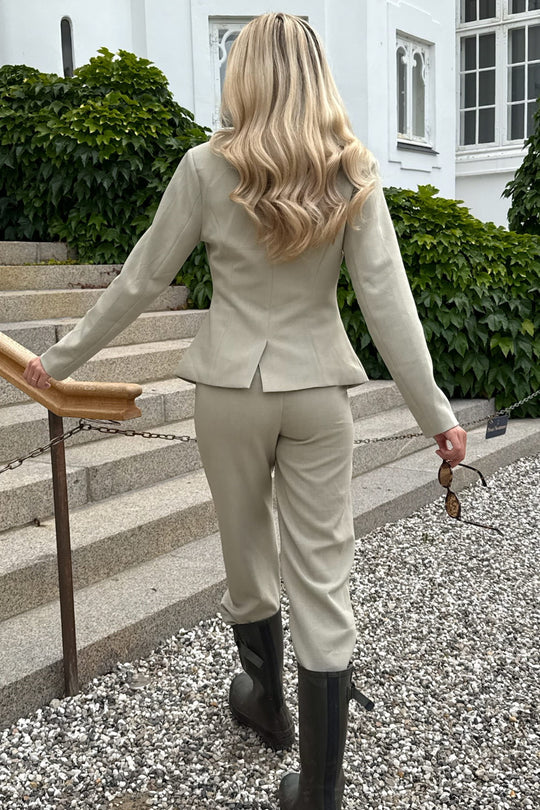 SignatureIC Bügelfaltenhose (Preorder del. week 35) - Staubiges Beige