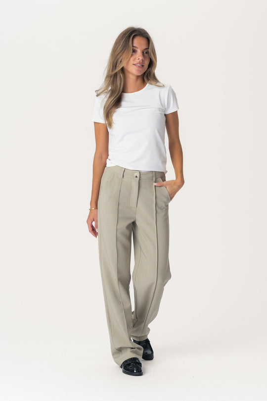 SignatureIC Bügelfaltenhose (Preorder del. week 35) - Staubiges Beige